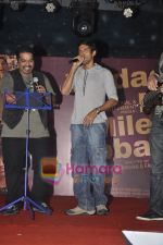 Farhan Akhtar at the Music Launch of Zindagi Na Milegi Dobara in Nirmal Lifestyle, Mulund, Mumbai on 11th June 2011 (12).JPG